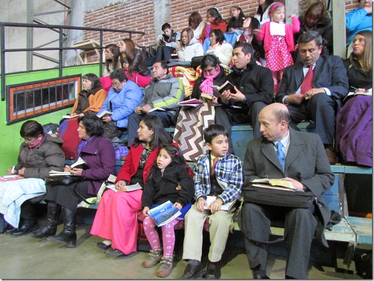 familias completas en el auditorio