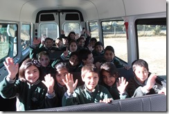 Escuela Municipal de Paillaco de Pucón cumple sueño y cuenta con furgón escolar propio (4)