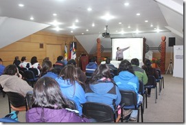 FOTO charla sobre convivir con un volcán activo