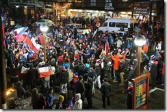 FOTO celebración por triunfo de Chile en Pucón 1