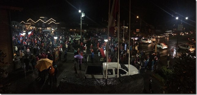 FOTO celebración por triunfo de Chile en Pucón 6