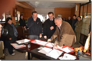 FOTO convenio entre Inacap y Liceo de Hotelería y Turismo de Pucón