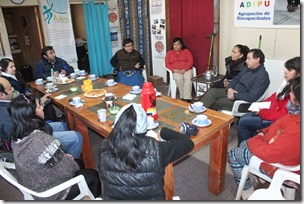 FOTO reunión en la Asociación de Discapacitados de Pucón