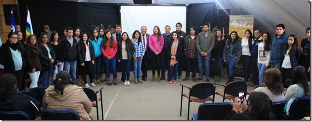 FOTO entrega de becas 1