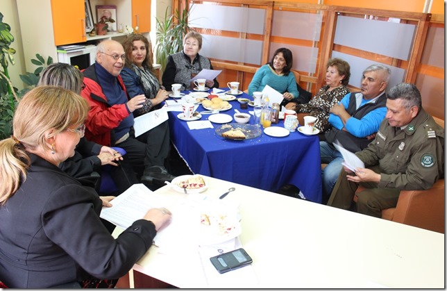 FOTO donación de libros biblioteca 2