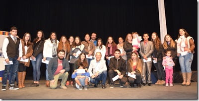 Municipalidad de Villarrica entrega 100 becas a estudiantes de educación superior  (1)