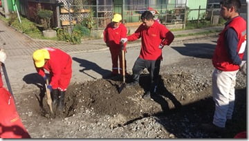 Municipio de Villarrica trabajó en la limpieza de sistema alcantarillado en Villa Los Héroes de Ñancul (3)