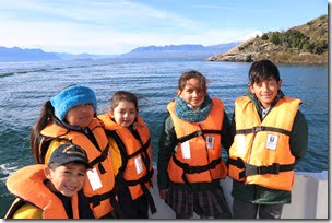 Niños  y jóvenes de Villarrica visitan por primera vez isla Aillaquillen (3)