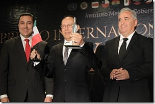 Alcalde Pablo Astete de Villarrica recibe importante reconocimiento en México (2)
