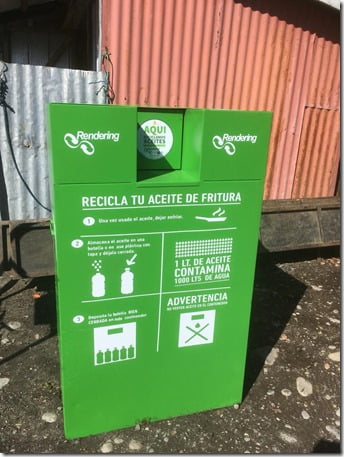 Municipalidad de Villarrica instala contenedor para reciclaje de aceite usado de cocina