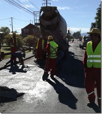 Personal Municipal trabaja en reparación de pavimentos  (2)
