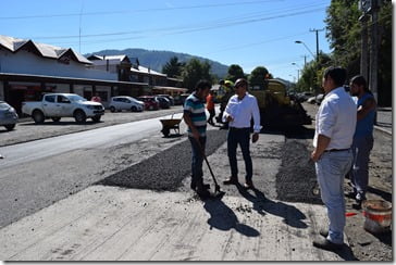 Alcalde de Villarrica supervisa trabajos que se ejecutan en principal avenida de Licán Ray (1)