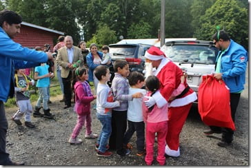 FOTO entrega regalos navidad 1 (2)