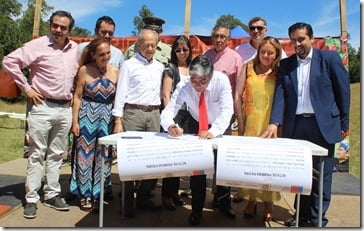 Vecinos y autoridades colocaron Primera Piedra camino Ñancul Huscapi (2)