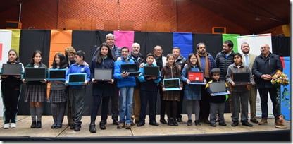 Más de 500 alumnos reciben computadores en Villarrica