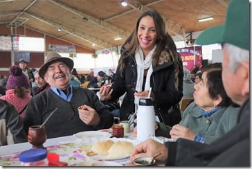 Foto seremi de Gobierno y adultos mayores 