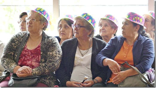 Adultos mayores de la comuna disfrutaron de entretenida jornada de esparcimiento (4)