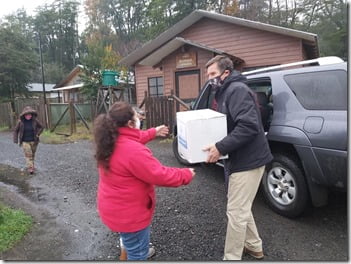 Entrega de cajas de alimento Los Volcanes (1)