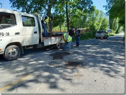 Municipales trabajando Pichares- Huife