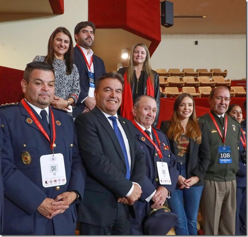 diputado Juan Carlos Beltrán con bomberos