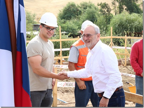 Gobernador Saffirio firma convenios por más $10.659 millones para proyectos de infraestructura en seis comunas (2)
