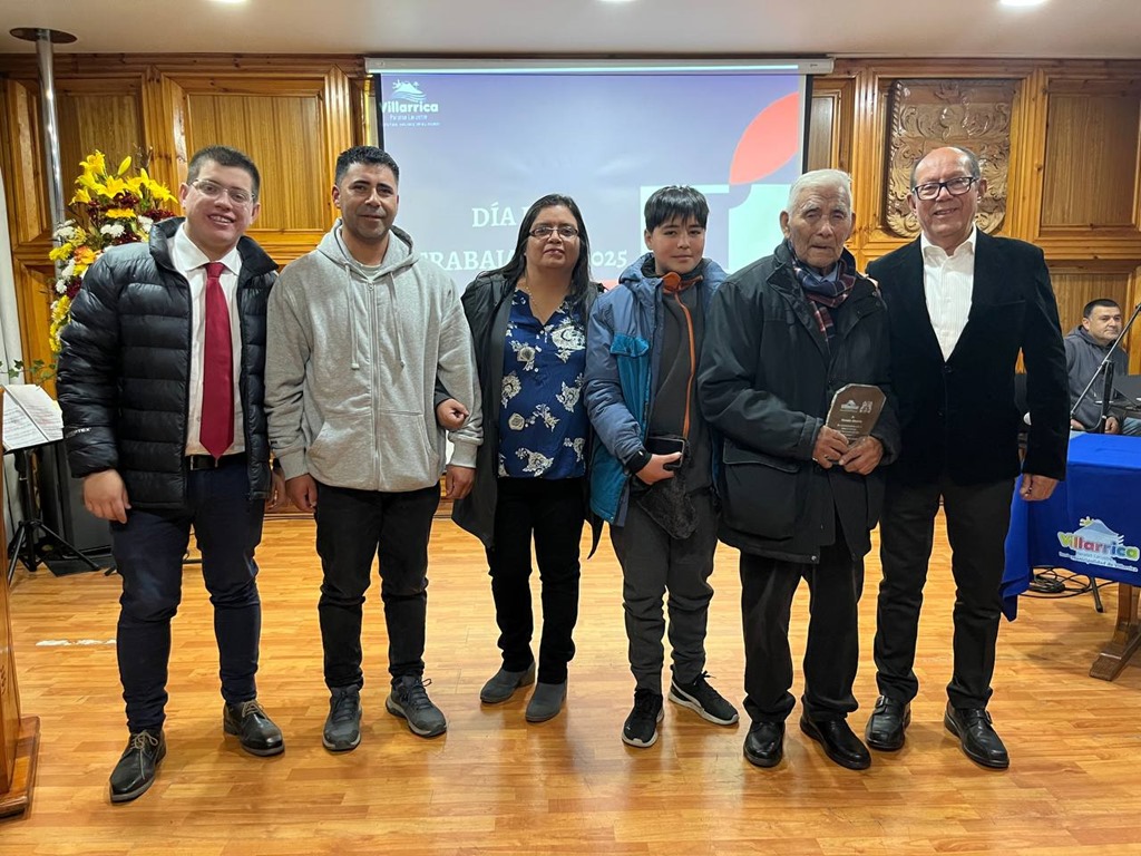 Municipalidad de Villarrica premia a 10 trabajadores destacados